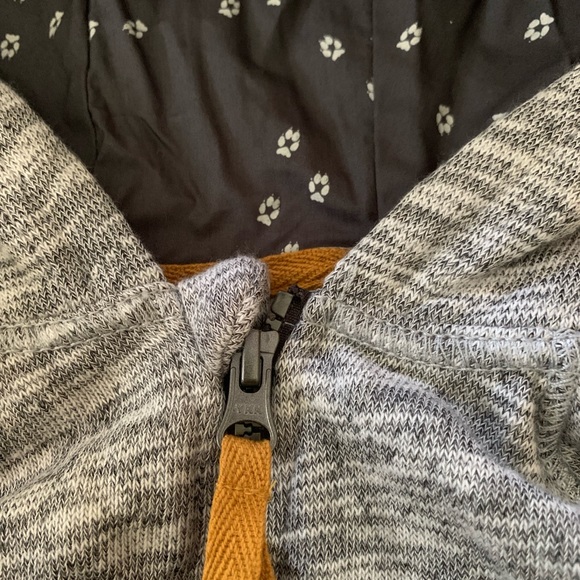 Gray Fox Zip Up Hoodie with Cozy Pockets and “Claws” on the sleeves!- NWOT - Picture 6 of 8